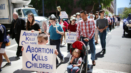 Tennessee gov. signs bill restricting abortion after 20 weeks despite AG criticism