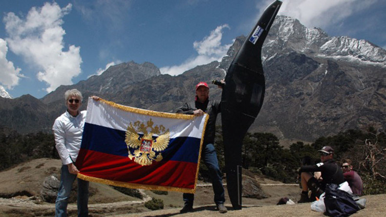 Russian drone soars over Everest in world record flight (PHOTOS)