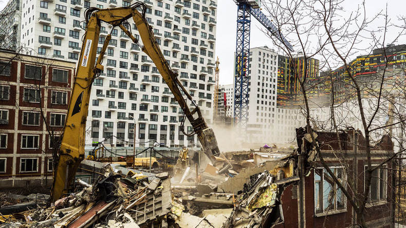 Duma passes Moscow renovation bill amid protests