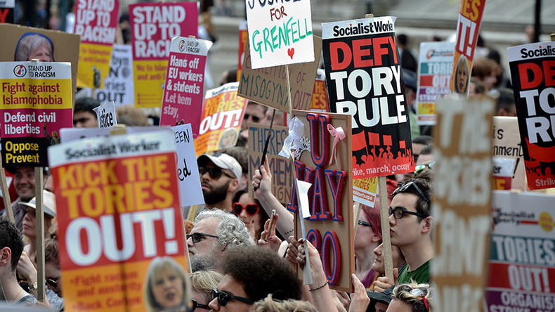 Thousands attend anti-government protest in London as pressure builds on Theresa May (VIDEOS)