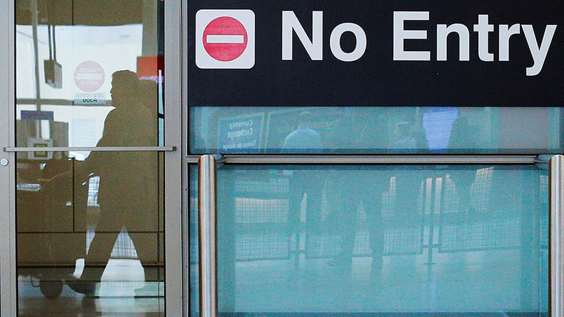 Trump travel ban enforcement begins, Hawaii challenges exemption rule
