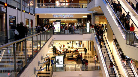 1,000-strong horde of teenagers forces lockdown of US mall (VIDEOS)