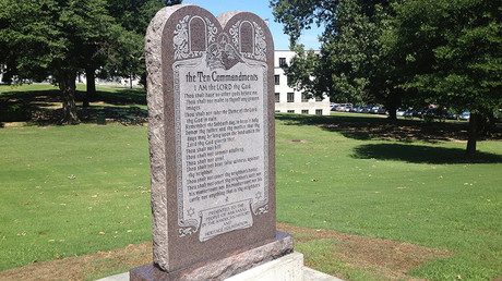 Man arrested for ramming his car into Ten Commandments monument in Arkansas (VIDEO)
