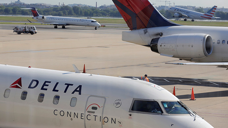 Delta passengers sit helplessly as water trickles on them from ceiling for entire flight (VIDEO)