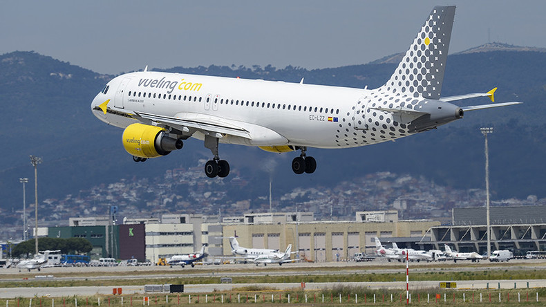 11 passengers thrown off plane following spontaneous protest over on-board deportee