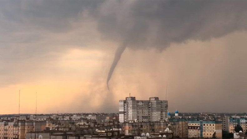 Menacing tornado forms in the skies over central Ukraine (VIDEOS)