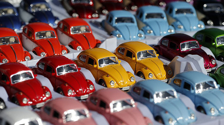 Iran dumps dollar for euro in foreign trade transactions