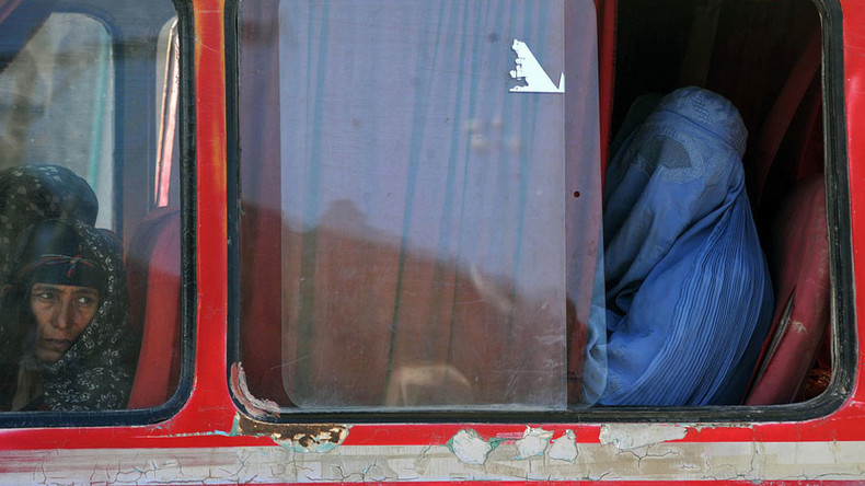 Burqas or bus seats? Image sparks anti-Muslim Facebook debate (PHOTO)