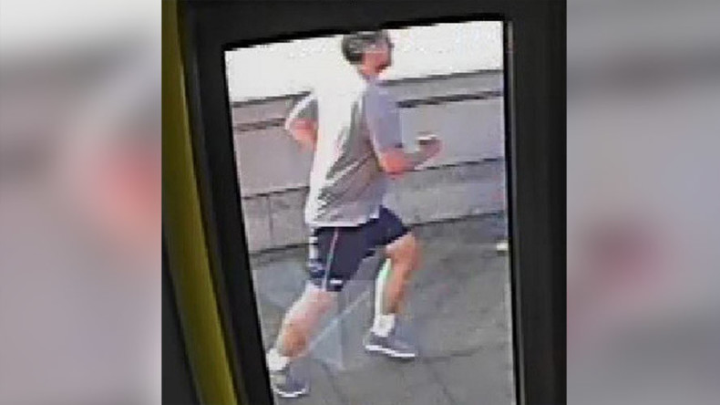 London jogger knocks woman in front of oncoming bus (VIDEO, POLL)