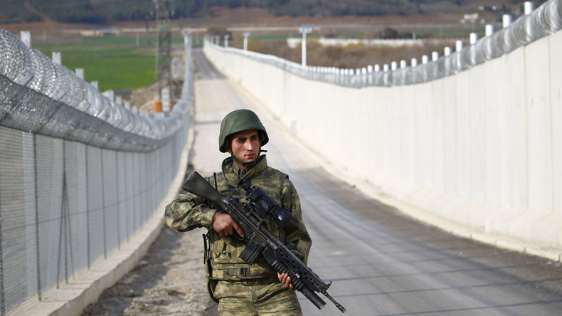 Turkey starts building wall on Iran border