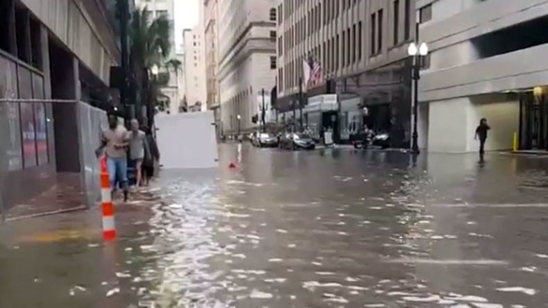 New Orleans at risk of flooding as pumps break before storm