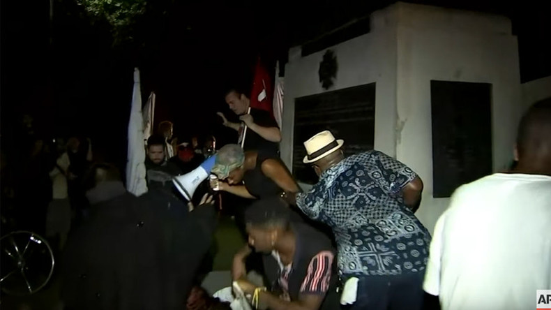 Protesters damage & deface Confederate monument in Atlanta (VIDEO)