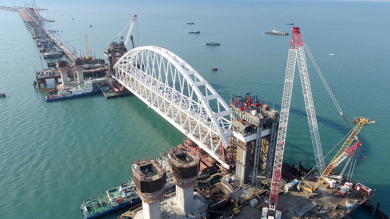 Russia installs Crimea bridge railway arch in unique operation (VIDEO)