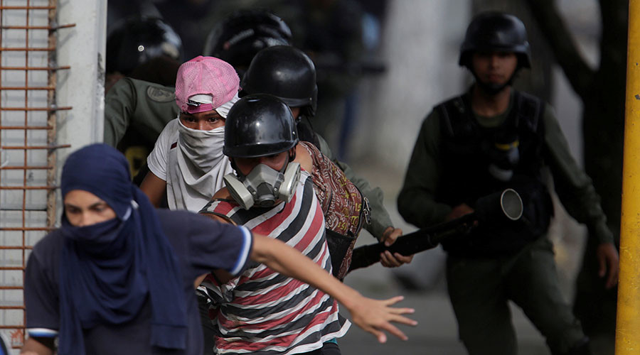British ministers condemn Maduro... but continue selling weapons to Venezuela