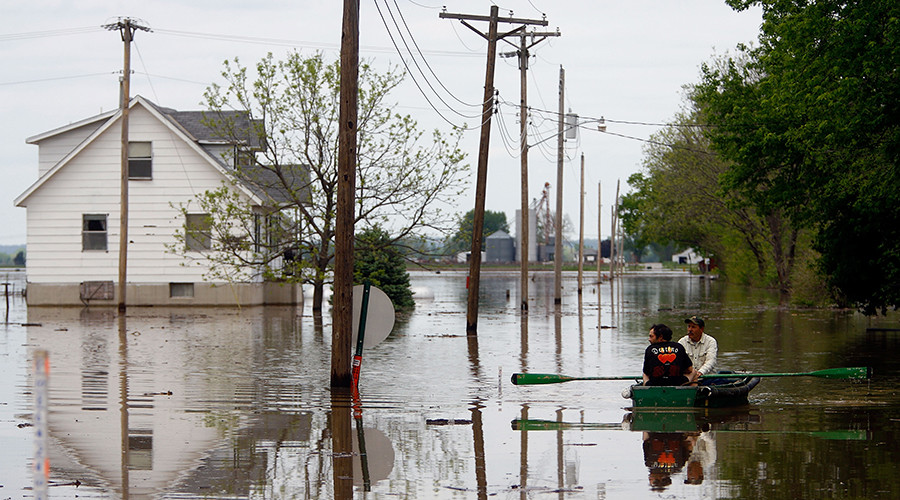 'Historic' flash floods in Kansas City leave people stranded — RT USA News