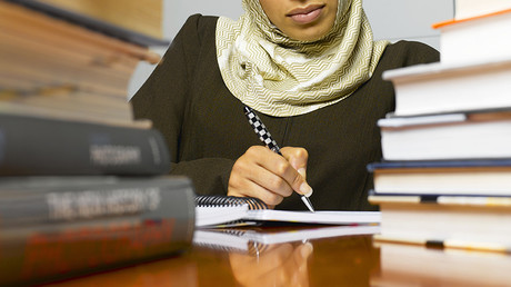 Knife-wielding man prompts Dutch police to open fire at Amsterdam Airport (VIDEO)