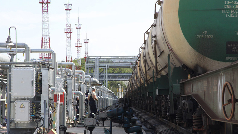Russian earnings from oil jump 35%