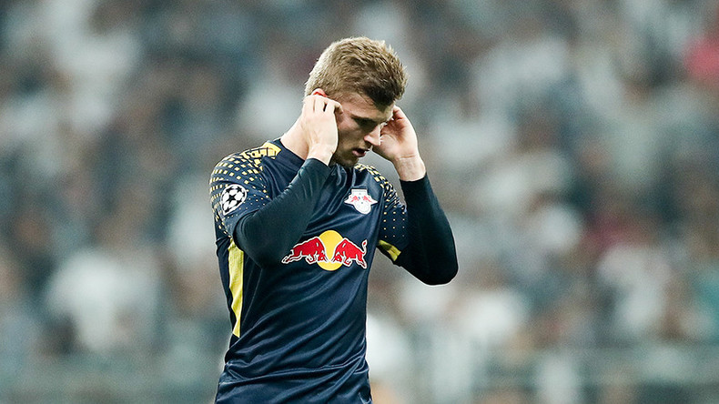 German footballer substituted due to intense noise from Turkish crowd 