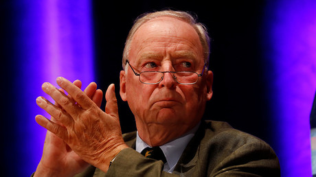 Islam critic & member of German right-wing party becomes Muslim