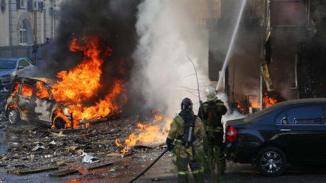 Wall of fire: Oil pipe leak sparks huge blaze in Russian village (VIDEO)