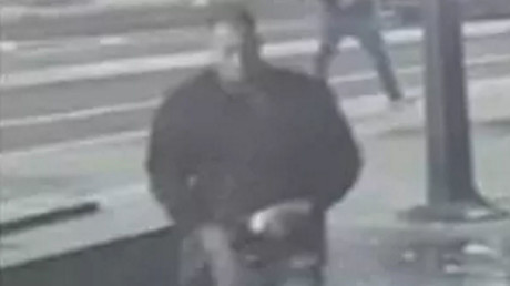CCTV captures another London acid attack, perpetrator seen calmly walking away (VIDEO)