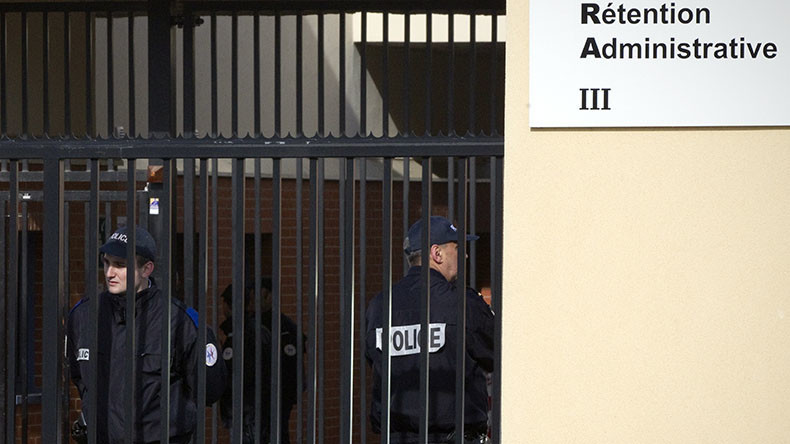 50 French detention center staff take sick leave to protest new arrivals, working conditions
