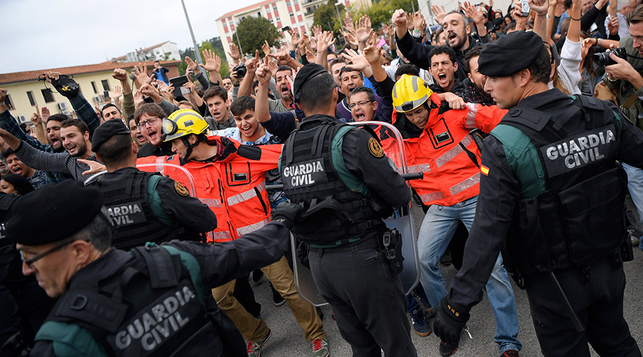 Catalonian firefighters protecting voters beaten by Spanish riot police (PHOTOS, VIDEOS)