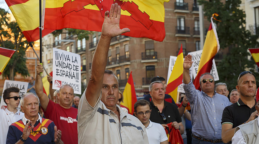 Fascist salutes seen at pro-Spanish unity demos in Madrid, Barcelona (PHOTOS, VIDEO)
