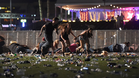 People run from the Route 91 Harvest country music festival after apparent gun fire was heard on October 1, 2017 in Las Vegas, Nevada. © David Becker / Getty Images