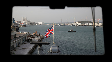 British Royal Navy’s HMS Bulwark © Baz Ratner