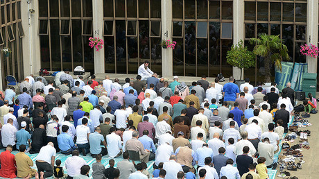 Muslim men pray at the Regent's Park Mosque in London. © Adek Berry