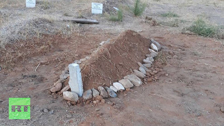 The grave of a five-year-old girl who died on Lesbos © Zoie O'Brien / RT