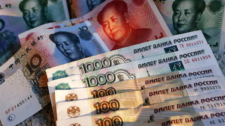 comercio rublo-yuan entre Rusia y China, hace que el hombre extraño a cabo dólar