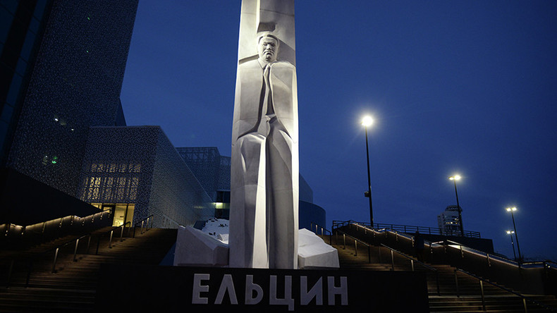 Man detained after attempted arson attack on Yeltsin monument in Ekaterinburg