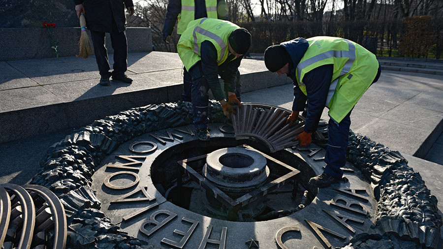 Russian diplomats blast Kiev regime over repeated desecration of WWII monument