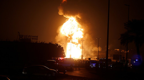 Oil pipeline explodes & bursts into flames in Bahrain (PHOTOS, VIDEOS)