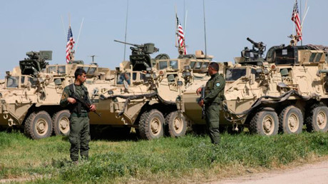 FILE PHOTO: Kurdish fighters from the People's Protection Units (YPG) stand near US military vehicles in the town of Darbasiya next to the Turkish border, Syria April 29, 2017 © Rodi Said