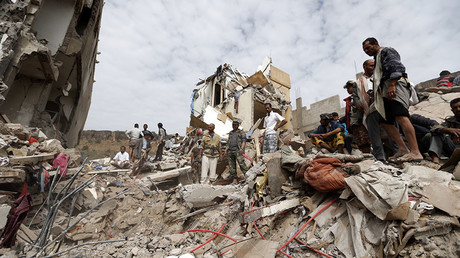 Yemenis search under the rubble of a house destroyed in an air strike in the residential southern Faj Attan district of the capital Sanaa on August 25, 2017. © Mohammed Huwais