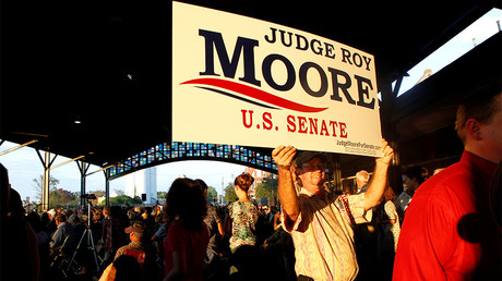 A supporter of US Senate candidate Judge Roy Moore waiting for a campaign rally  in Montgomery, Alabama, US, September 21, 2017 © Tami Chappell