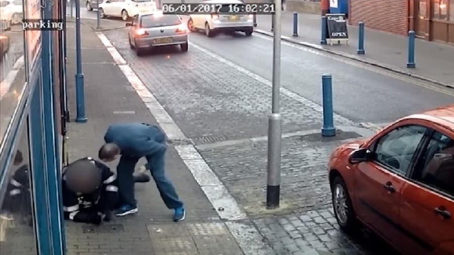 CCTV captures moment thug attacks traffic warden over parking ticket (VIDEO)