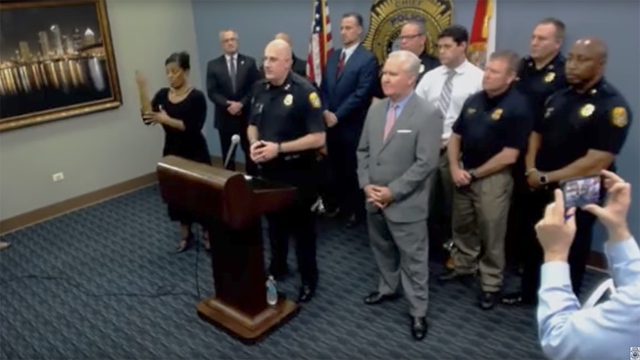 Interpreter signs ‘gibberish’ in major police press conference (VIDEO)