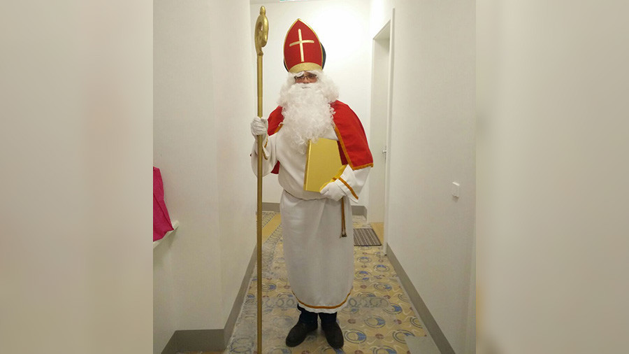 Santa's burqa? Austrian police make St Nicholas remove full-face beard