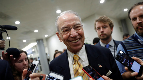 Sen. Chuck Grassley (R-IA) speaks with reporters © Aaron Bernstein