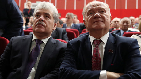 Russia's Communist Party leader Gennady Zyuganov (R) and Pavel Grudinin (L). © Reuters