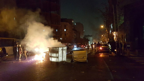 People protest in Tehran, Iran December 30, 2017 © Reuters.