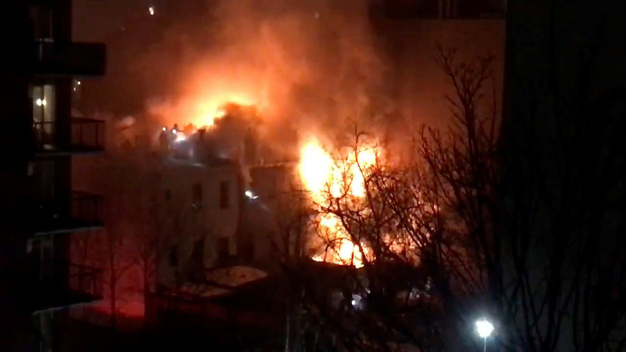 Fire crews battle 3-alarm blaze in Brooklyn, 3 firefighters hurt