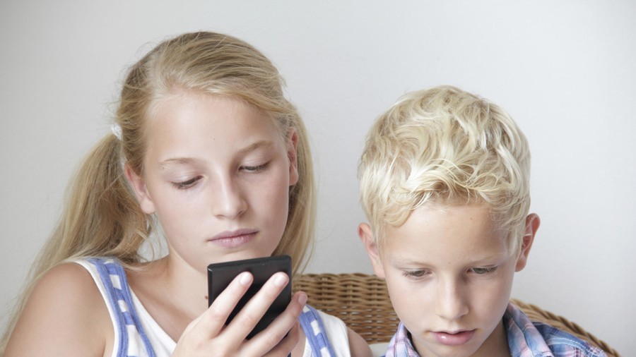 Instagram & Snapchat pose ‘significant emotional risk’ for children ‘chasing likes’ – report