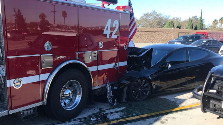 Whose Fault Tesla Crashes Into Fire Truck Driver Blames Autopilot Photos Rt Usa News