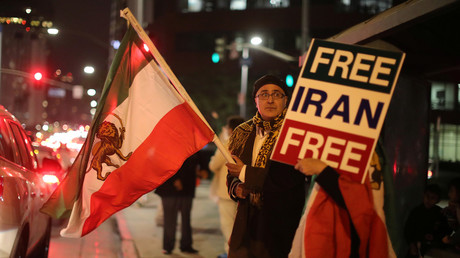 People protest in Los Angeles, California, U.S., in support of anti-government protesters in Iran © Lucy Nicholson