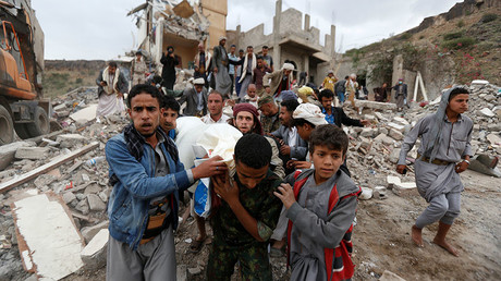 People carry the body of Muhammad Mansour recovered from under the rubble of a house destroyed by a Saudi-led air strike in Sanaa, Yemen August 25, 2017. © Khaled Abdullah